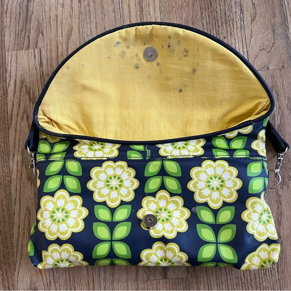 Petunia Pickle Bottom Black and Green‎ Floral Clutch changing pads